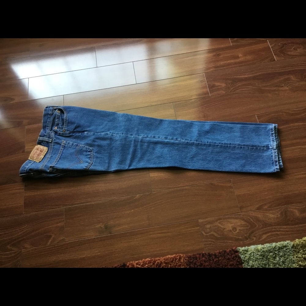 Levi’s 501 Blue ST8 Leg Button Fly Jeans. W33 L32